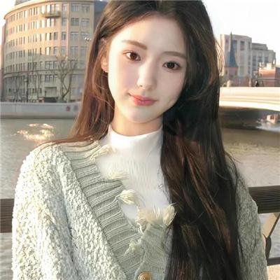 她来到我身边